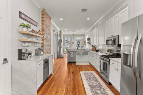 Fully stocked premium Kitchen w/ stainless appliances & coffee/cocktail bar area