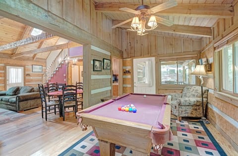 Game Room--- Pool table