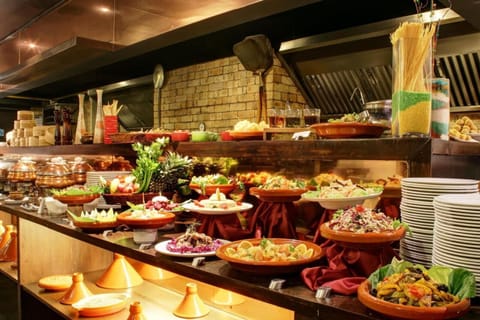 3 restaurants; breakfast, lunch, dinner, and brunch served