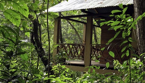 Basic Cabin, River View | Bed sheets