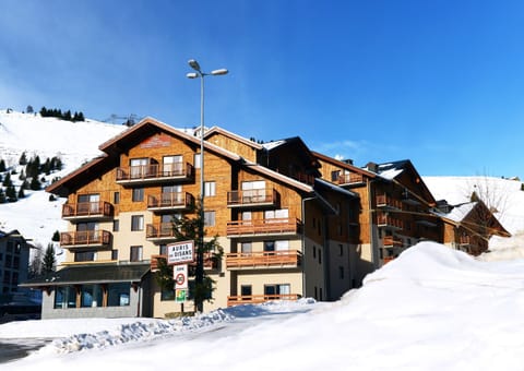 With incredible natural surroundings, the resort is ideal for enjoying outdoor activities.
