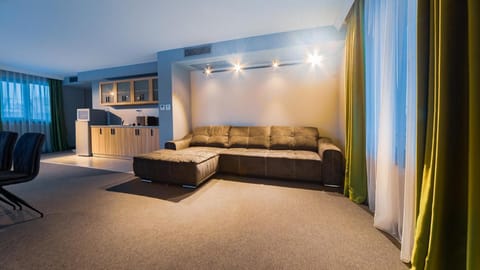 32-inch LED TV with cable channels, TV