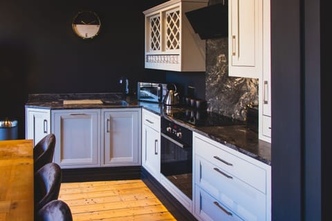 Apartment, Hot Tub | Restaurant