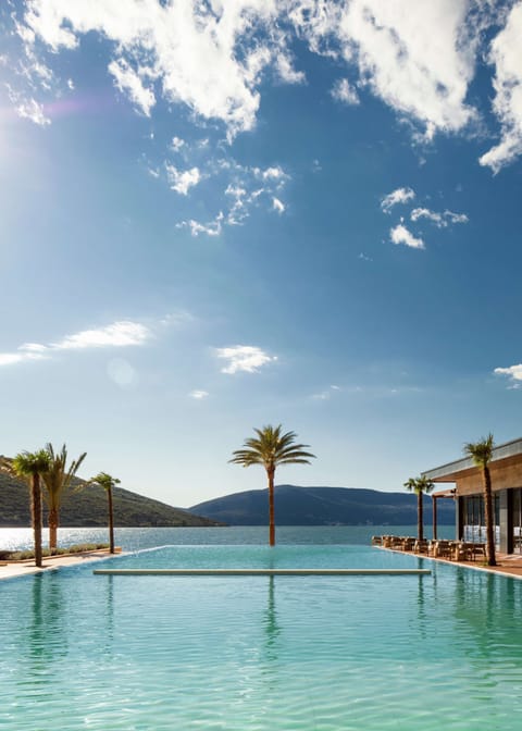 Indoor pool, seasonal outdoor pool, sun loungers