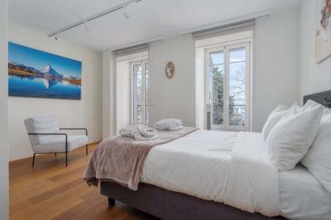 Deluxe Apartment, 3 Bedrooms, Lake View (Third Floor) | Individually decorated, individually furnished, desk, soundproofing