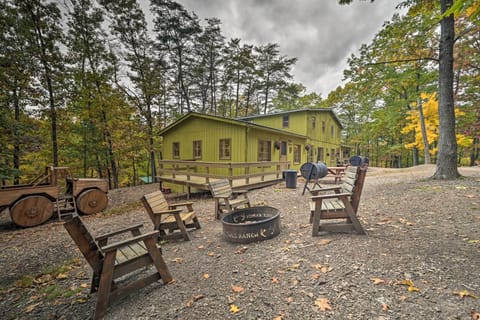 Urban Saddle Ranch | Shared Outdoor Space