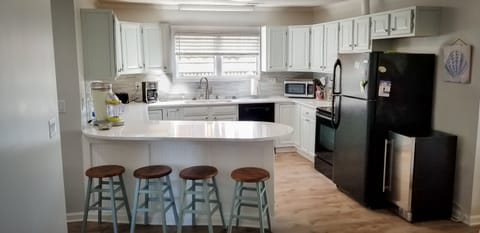 Fully stocked kitchen with ice maker and Jimmy Buffet Margarita maker