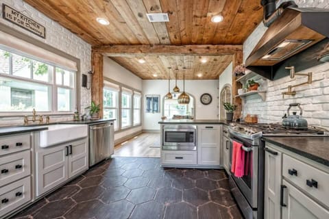 FUlly Equipped Kitchen, Gas Stove