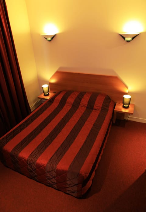 Double Room | Premium bedding, individually decorated, desk, soundproofing