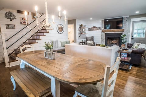 Seating for 6-8 in the dining room