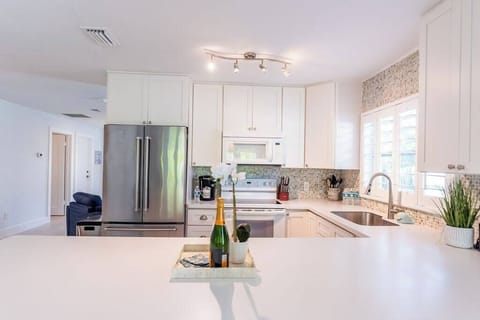 Sit down bar-side and create endless memories with your friends, family and guests!