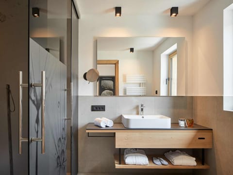 Daonella- Junior suite | In-room safe, blackout drapes, free WiFi, bed sheets