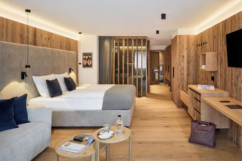 Megalodon- Traditional deluxe | In-room safe, blackout drapes, free WiFi, bed sheets