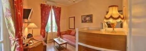 Suite | Living room | TV