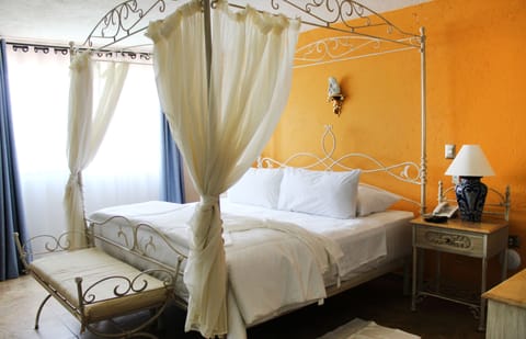 Presidential Room, 1 King Bed, Hot Tub | Egyptian cotton sheets, premium bedding, down comforters