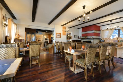 Daily buffet breakfast for a fee