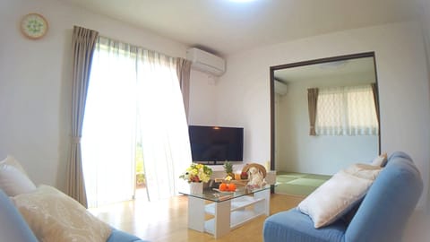 Three Bedrooms House | Living area | Flat-screen TV