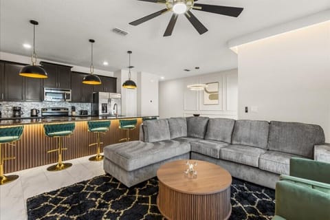 3150 Pequod Place (3).jpg