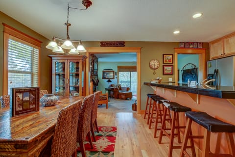 House, 3 Bedrooms | Private kitchen | Fridge, oven, stovetop, coffee/tea maker