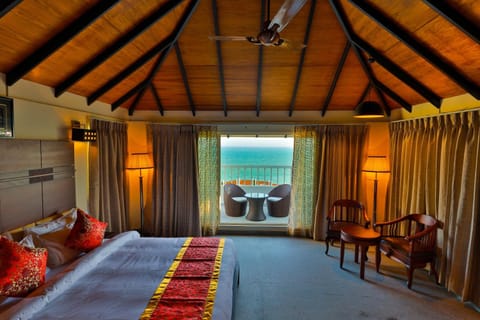 Minibar, WiFi (free), bed sheets