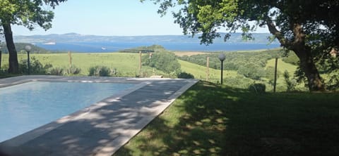 La Picina con bordo in Pietra Basaltina.