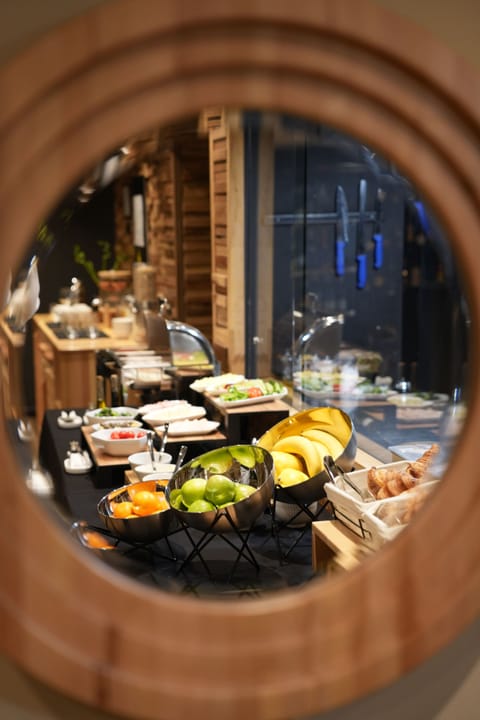 Free daily cooked-to-order breakfast