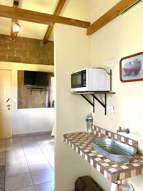 Romantic Cabin, Garden View (Peral) | Individually decorated, individually furnished, bed sheets