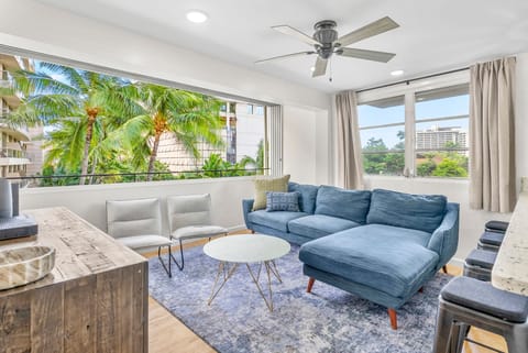 Bright corner apartment with tropical views & bar stool seating for four.
