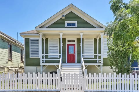 Galveston Vacation Rental Home | 3BR | 2BA | Stairs Required to Enter