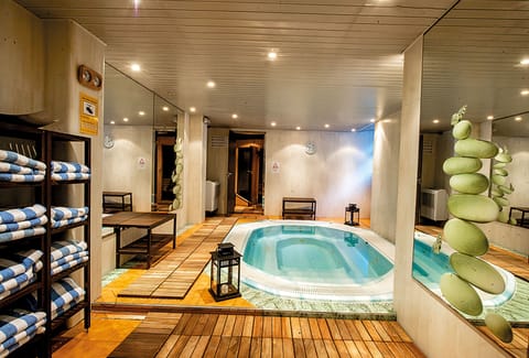 Indoor spa tub
