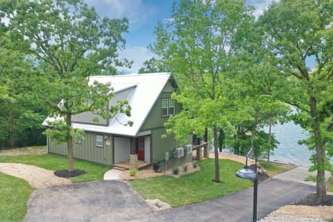 Lake side cabin #7