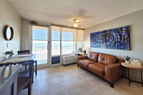 Beach Gem - ocean front beach studio, sleeps 4!