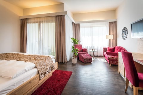 Minibar, in-room safe, blackout drapes, free WiFi