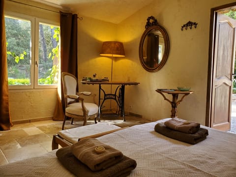 Double Room (Chambre des pierres) | Individually decorated, individually furnished, laptop workspace