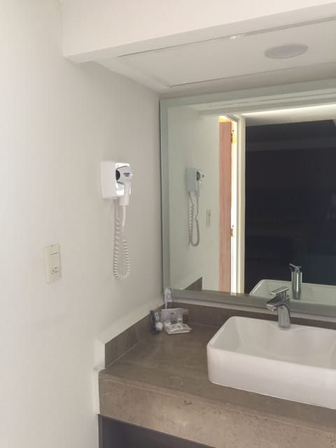 Superior Room, 1 King Bed | Bathroom sink