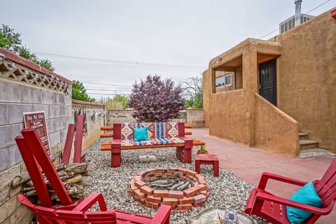 Firepit, BBQ  grill just outside the front entrance