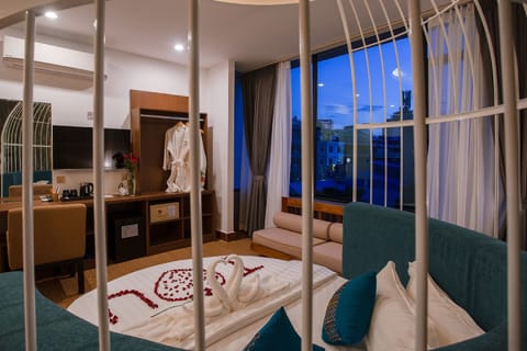 Egyptian cotton sheets, premium bedding, pillowtop beds, minibar