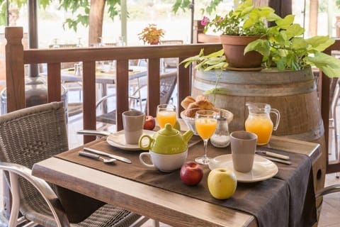 Daily buffet breakfast for a fee