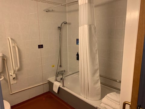 Room, 2 Twin Beds, Accessible, Non Smoking | Bathroom | Combined shower/tub, eco-friendly toiletries, hair dryer, towels