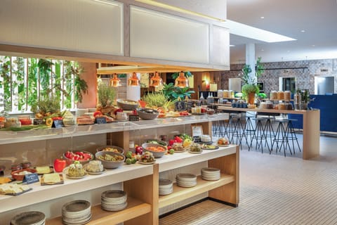Daily buffet breakfast for a fee