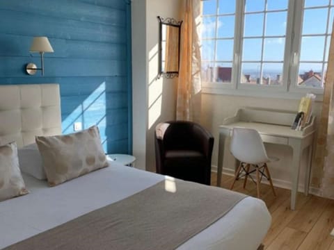 Standard Room, 1 Queen Bed, Non Smoking | Premium bedding, in-room safe, individually decorated