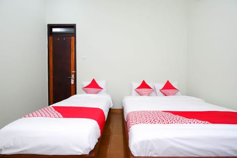 Family Suite | Desk, free WiFi, bed sheets