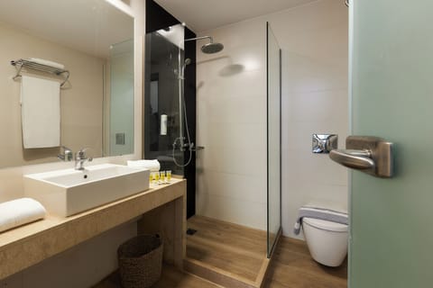 Iron/ironing board, free WiFi