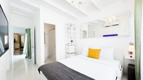 Basic Single Room | Soundproofing, iron/ironing board, free WiFi, bed sheets