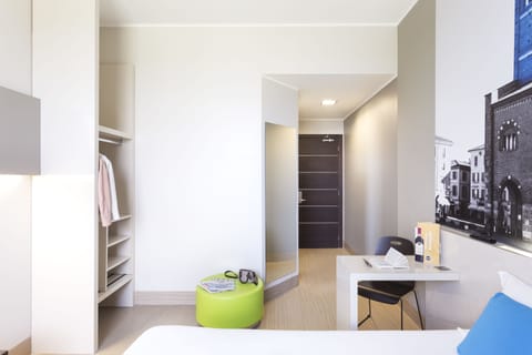 Superior Double Room, Non Smoking | In-room safe, desk, laptop workspace, blackout drapes