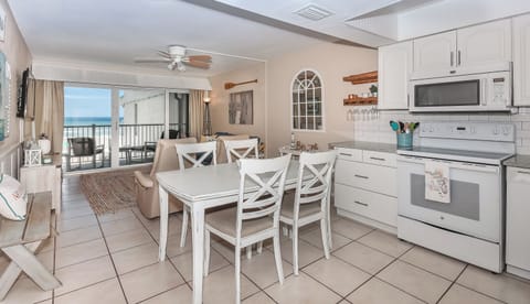 Dining area with seating for 4.