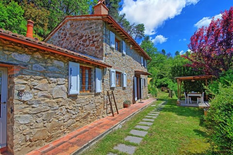 Building Exterior, Garden