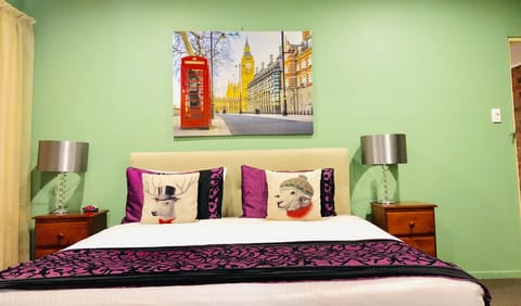 Deluxe Room, 1 King Bed | Desk, iron/ironing board, WiFi (free), bed sheets