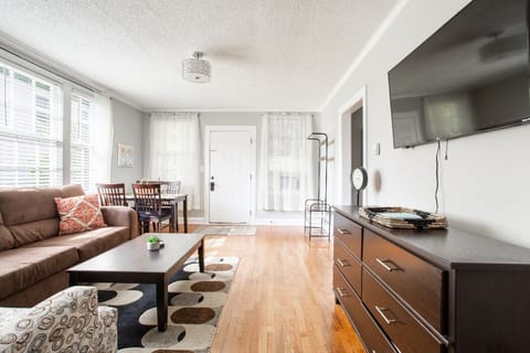 Enjoy your stay in Nashville by staying at The Cottage in trendy Midtown.
