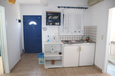 Standard Apartment, Sea View | Private kitchen | Dining tables